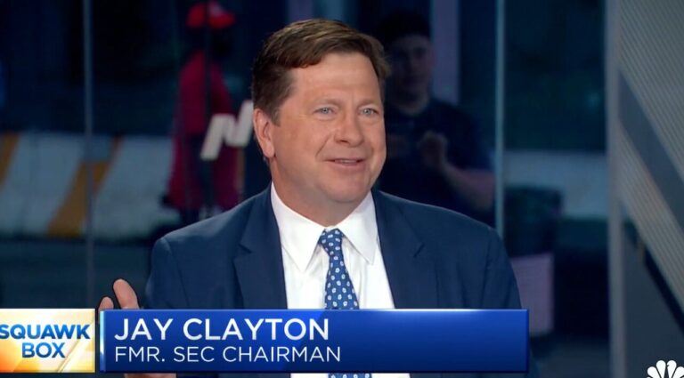 Former SEC Chairman Highlights Conditions for Bitcoin ETF Approval